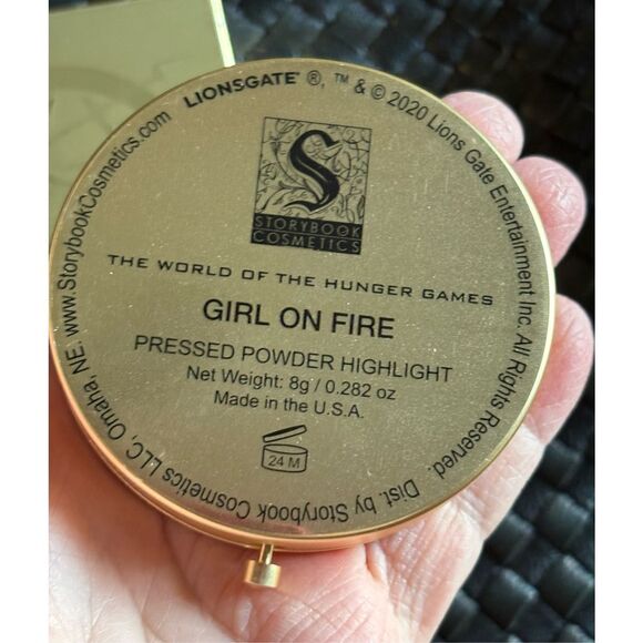 STORYBOOK COSMETICS - NWOT World of  Hunger Games Pressed Powder/"Girl on Fire" - Picture 7 of 15